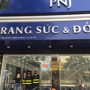 Vệ sinh cửa hàng nữ trang PNJ Quận Gò Vấp Hồ Chí Minh