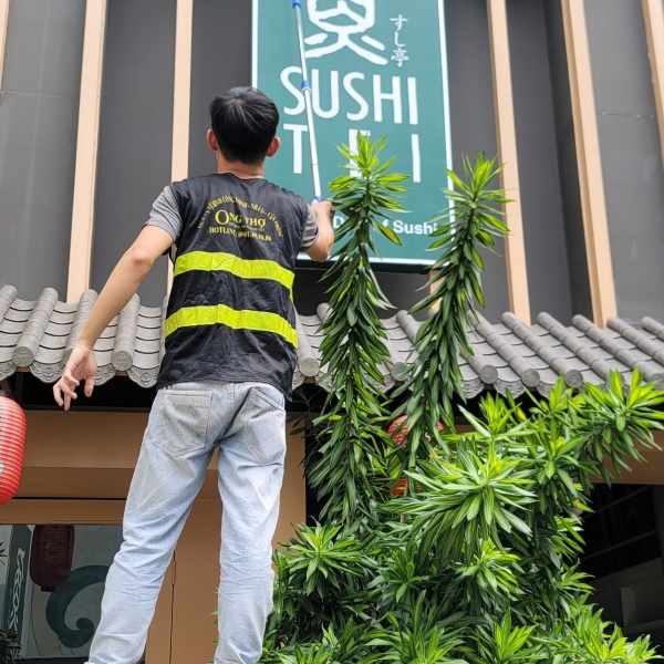 Ong Thợ Tổng Vệ Sinh Sushi Tei Tại Nguyễn Huệ TPHCM